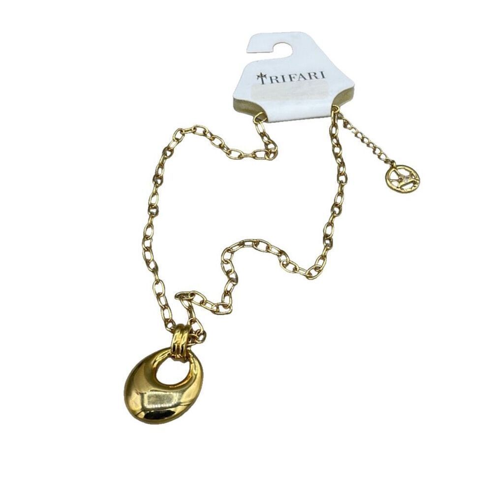 Vintage NWT Trifari door knocker style necklace.